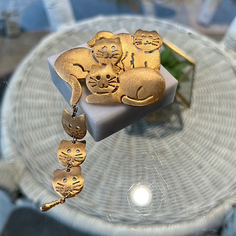 Ultra craft Vintage Cats Kittens Family Brooch Pin #202 Gold Tone